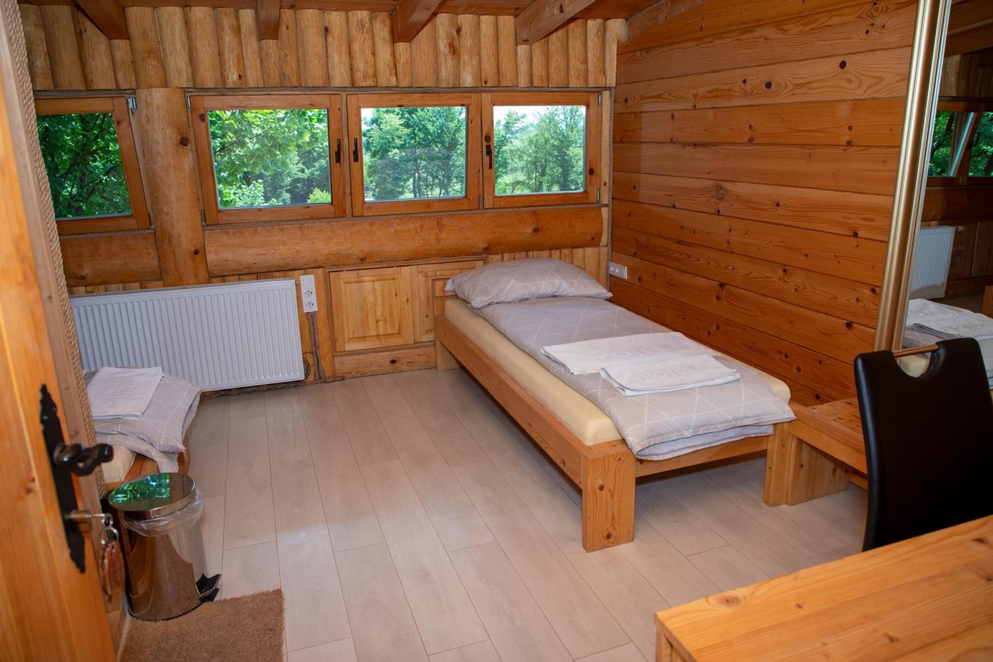 Guest House Mala Prica Zivinice Екстериор снимка