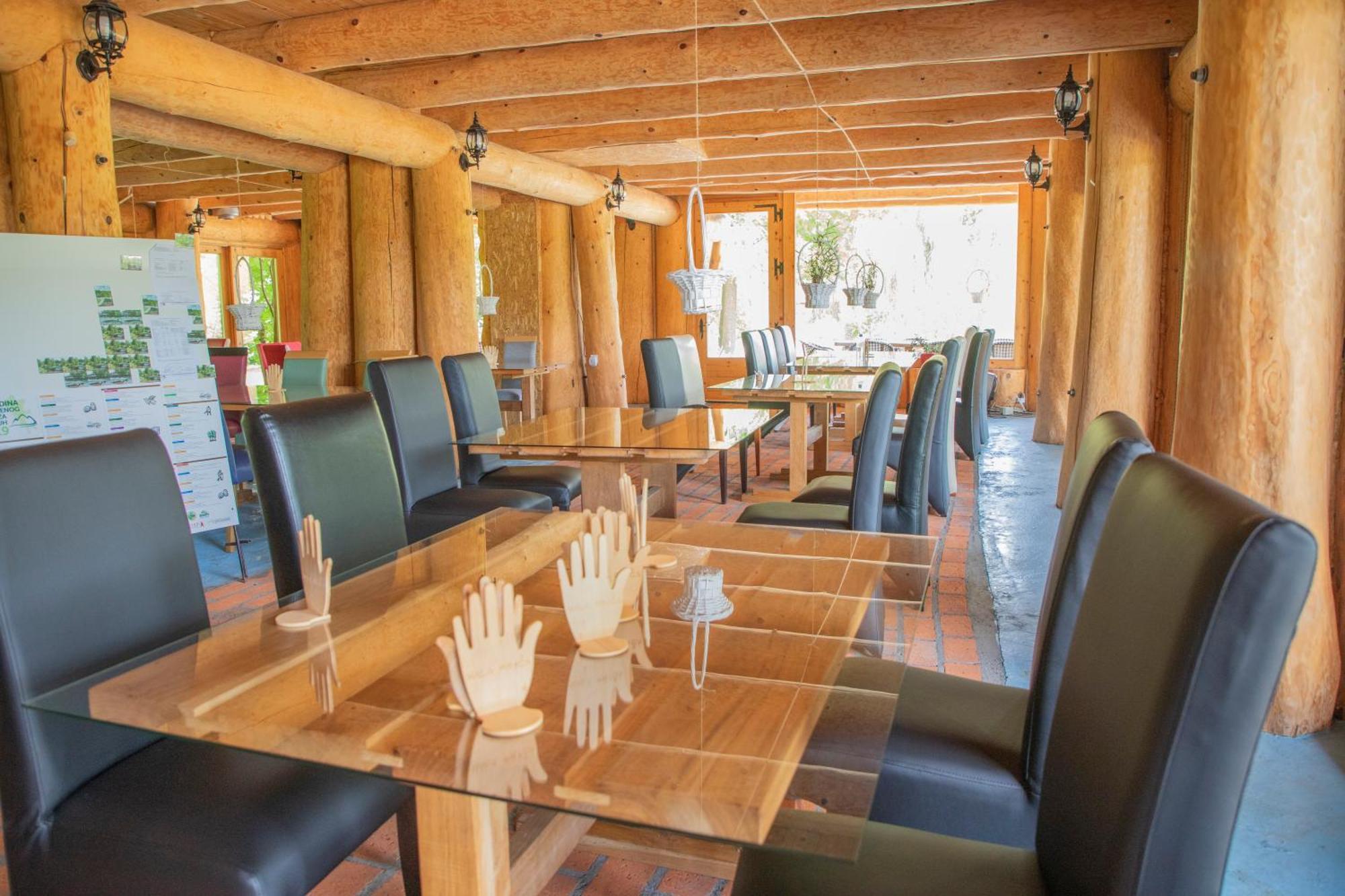Guest House Mala Prica Zivinice Екстериор снимка