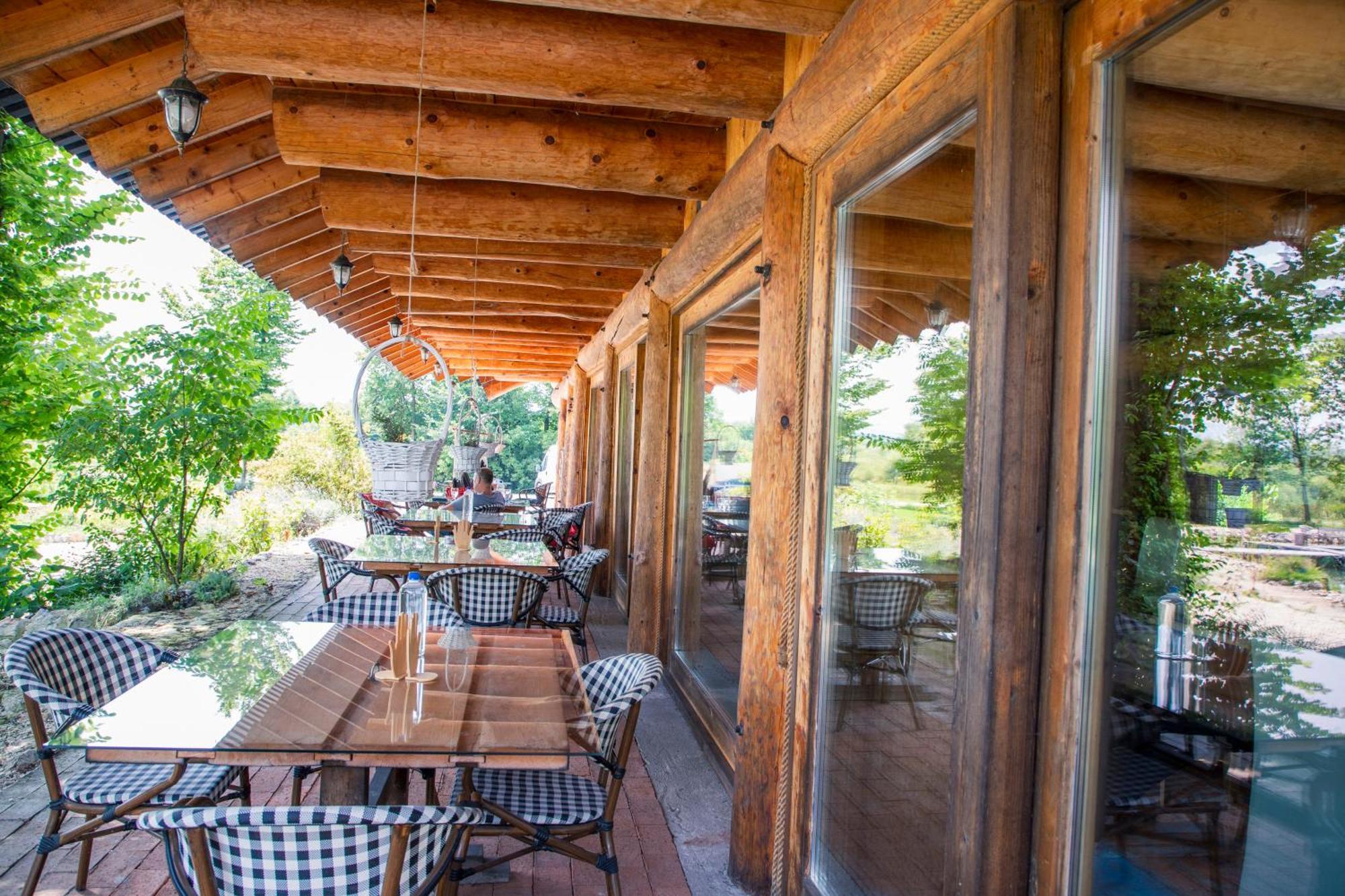 Guest House Mala Prica Zivinice Екстериор снимка