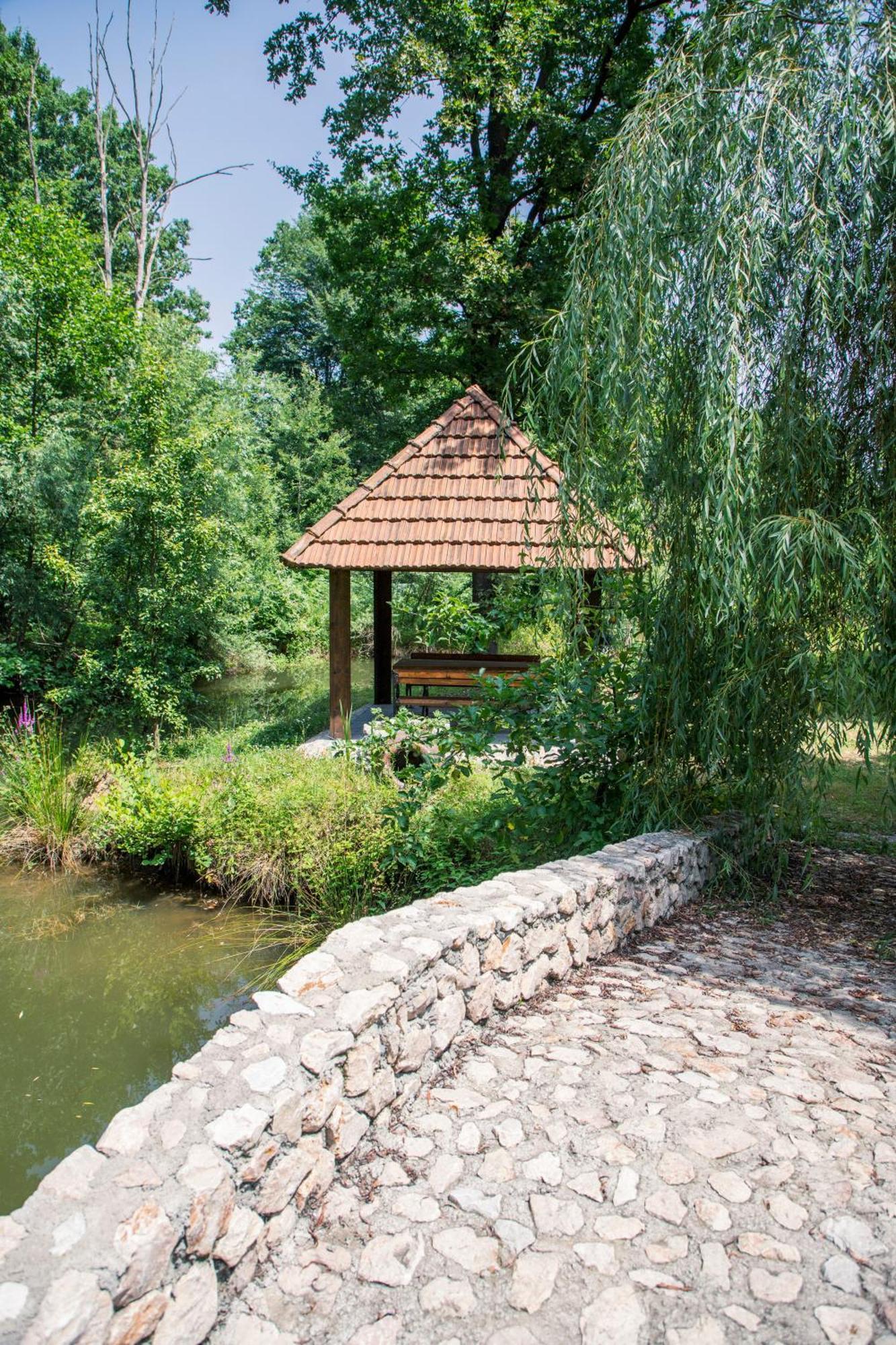 Guest House Mala Prica Zivinice Екстериор снимка