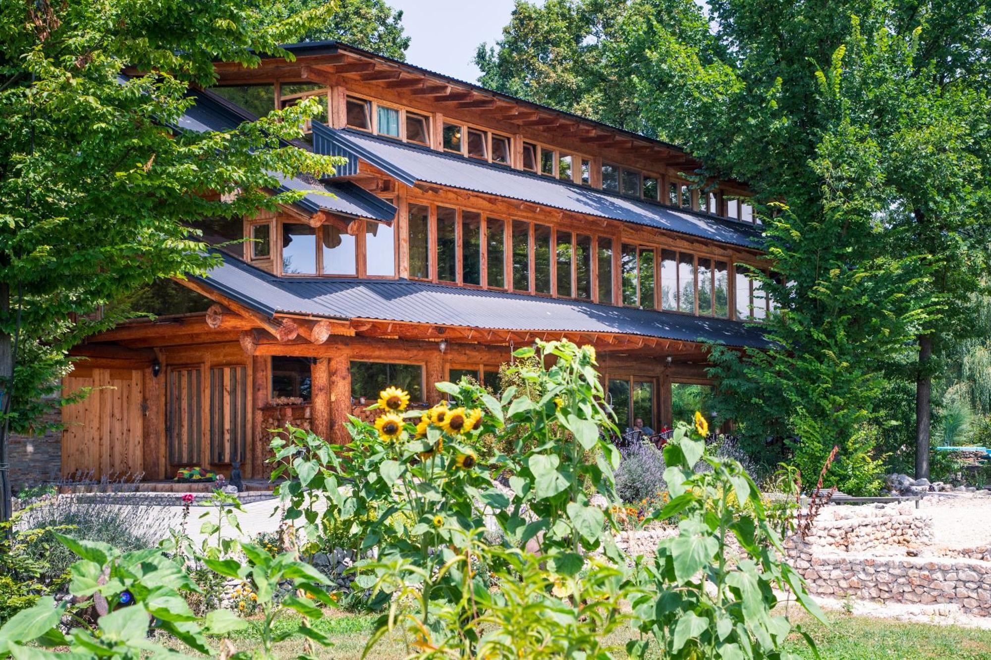 Guest House Mala Prica Zivinice Екстериор снимка